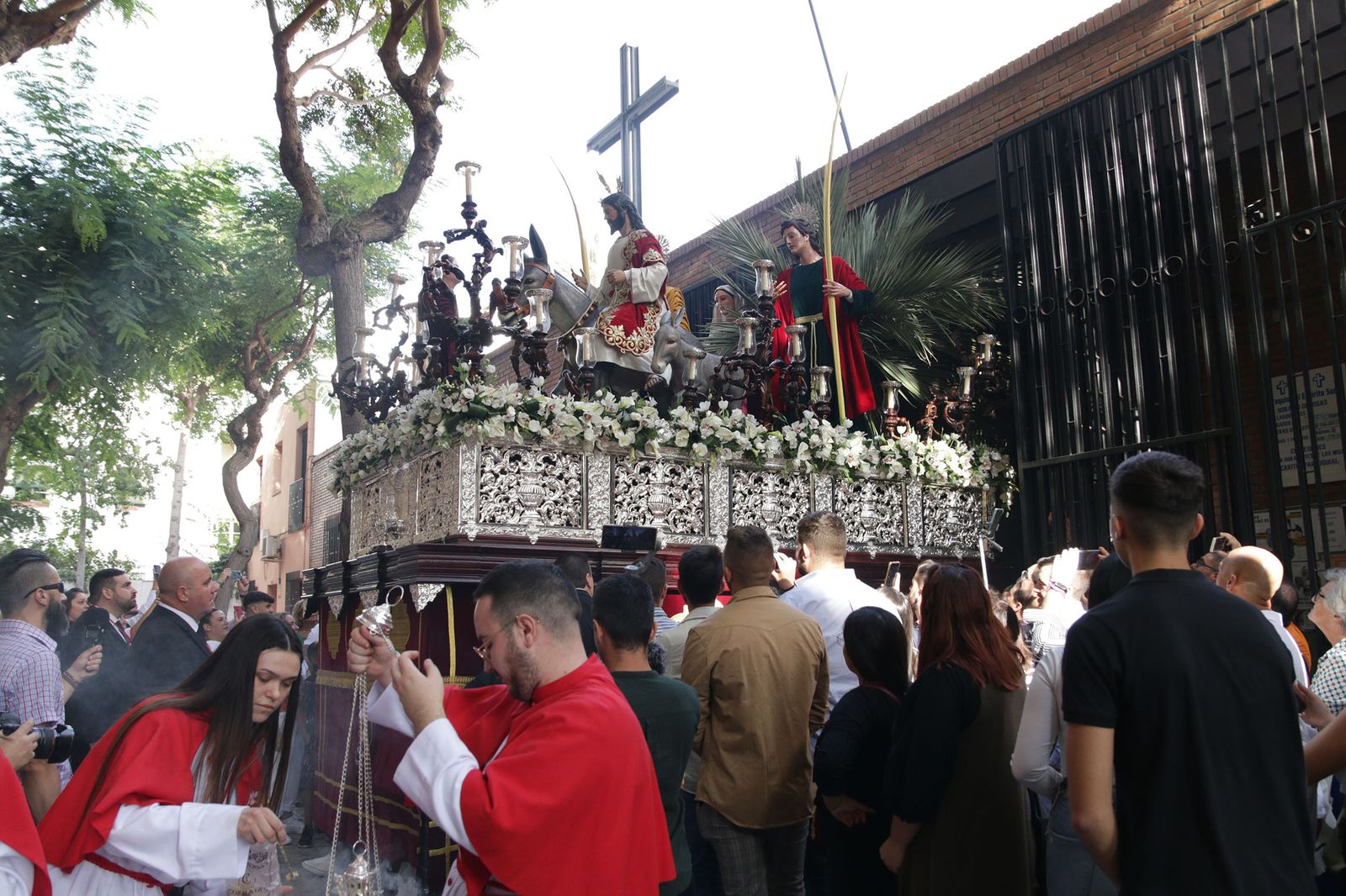 Imágenes de La Magna por las calles de Almería