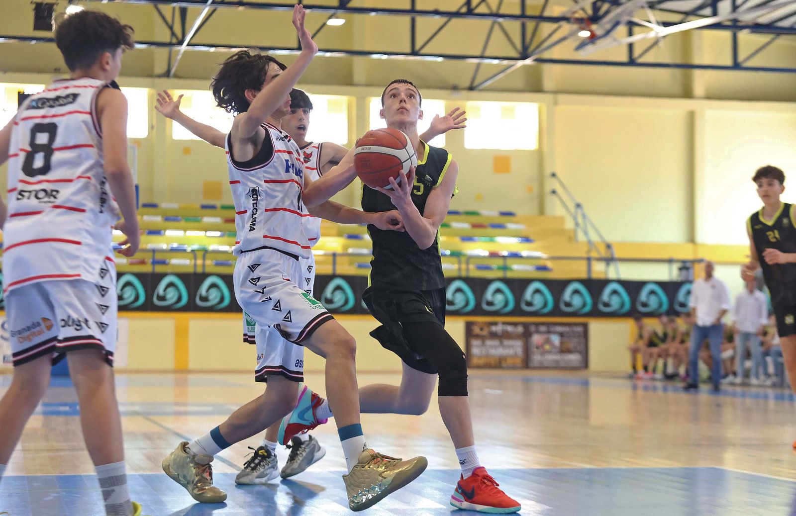 Imágenes de la jornada final del CADEBA infantil masculino de baloncesto en La Línea