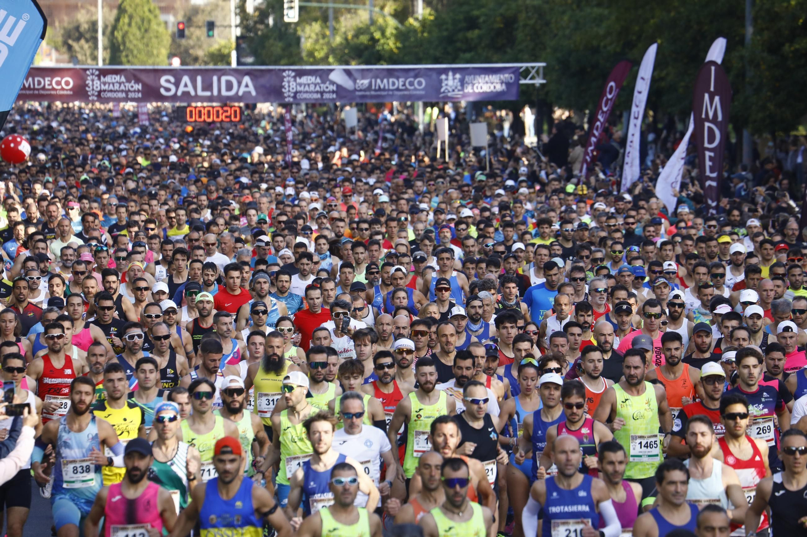 Las mejores fotos de la salida de la Media Maratón de Córdoba 2024