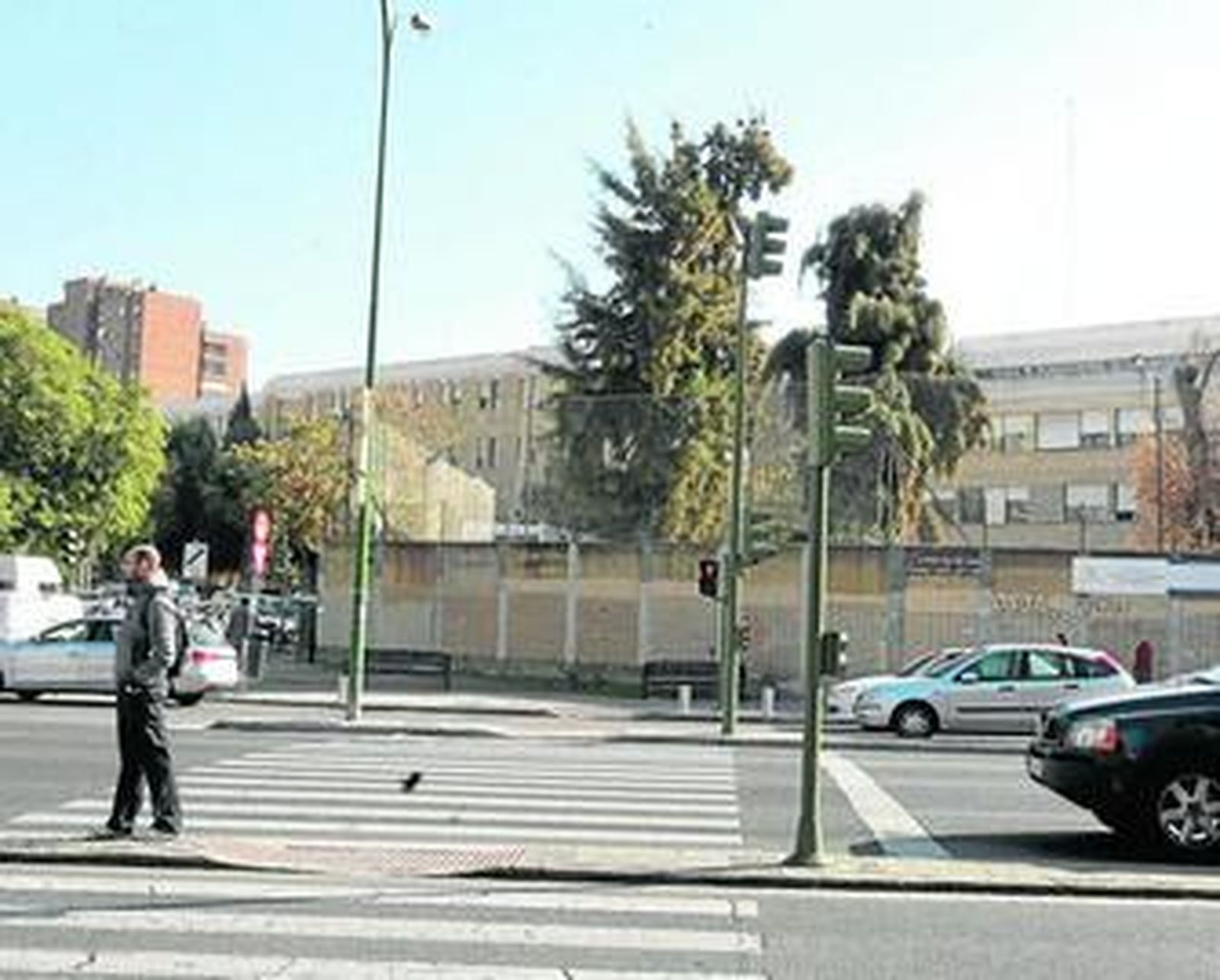 La esquina de la parcela del colegio donde se construirá el hotel, con fachada principal a la Avenida de San Francisco Javier.