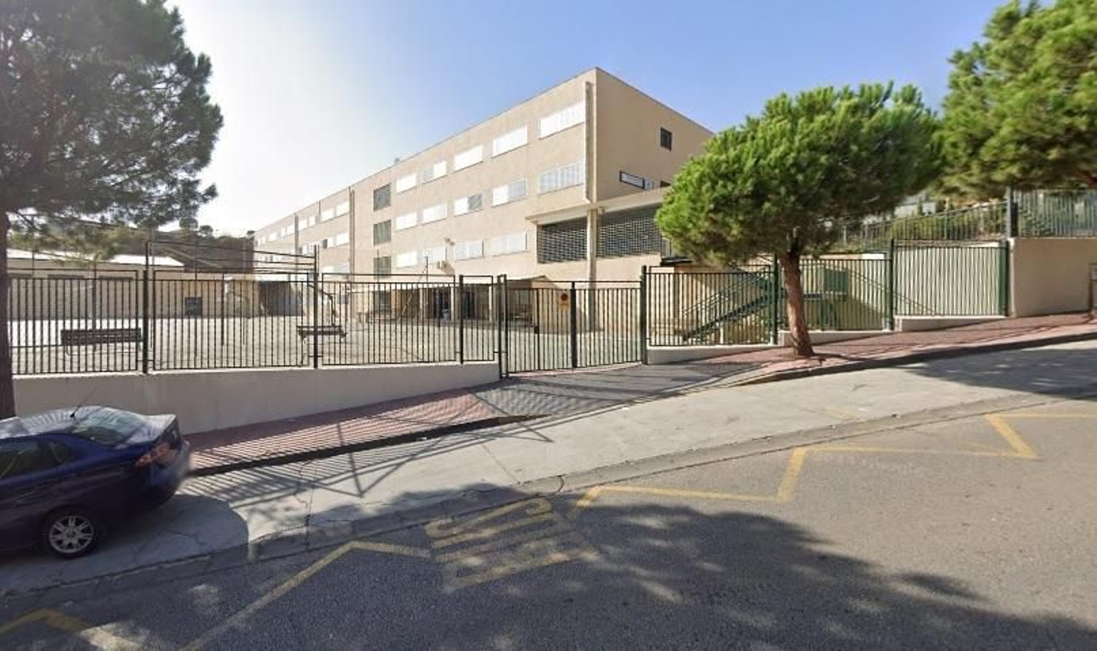 Vista exterior del IES Benalmádena.