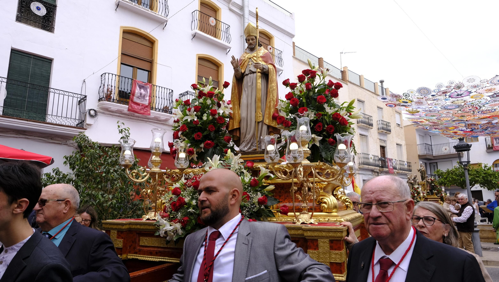 Imágenes de la procesión y paella solidaria en las Fiestas de Abla