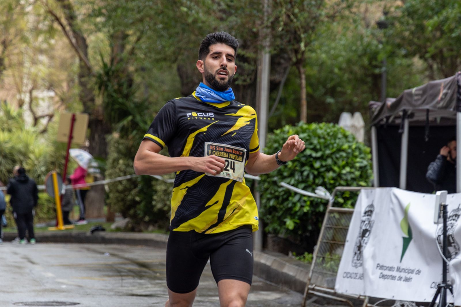 En imágenes: la lluvia no frena a más de un millar de corredores en la V Carrera Popular del IES San Juan Bosco (1)