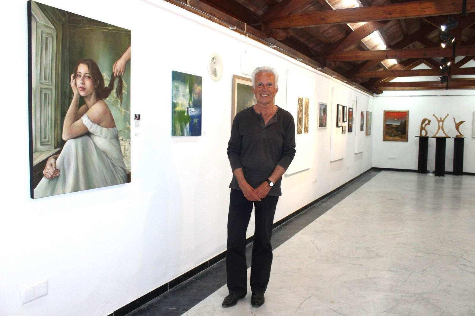 El comisario de la muestra es el artista alemán Wolfgang Berus, afincado en Olvera.