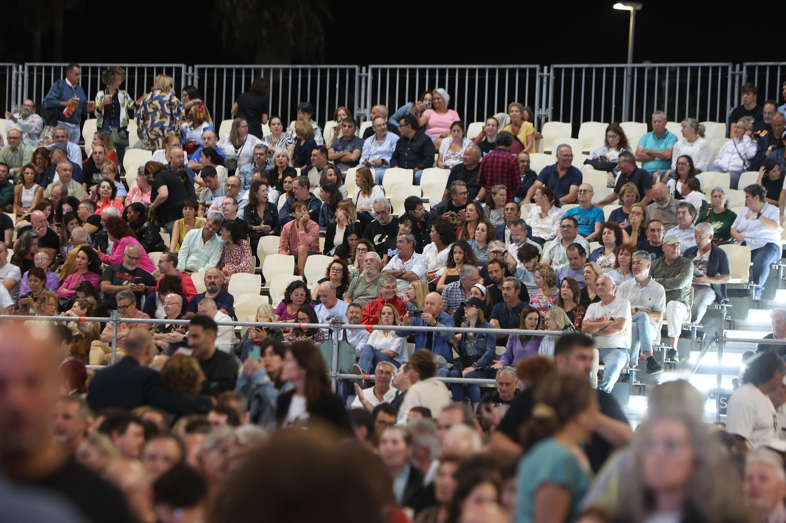 Búscate en el concierto de Miguel Ríos