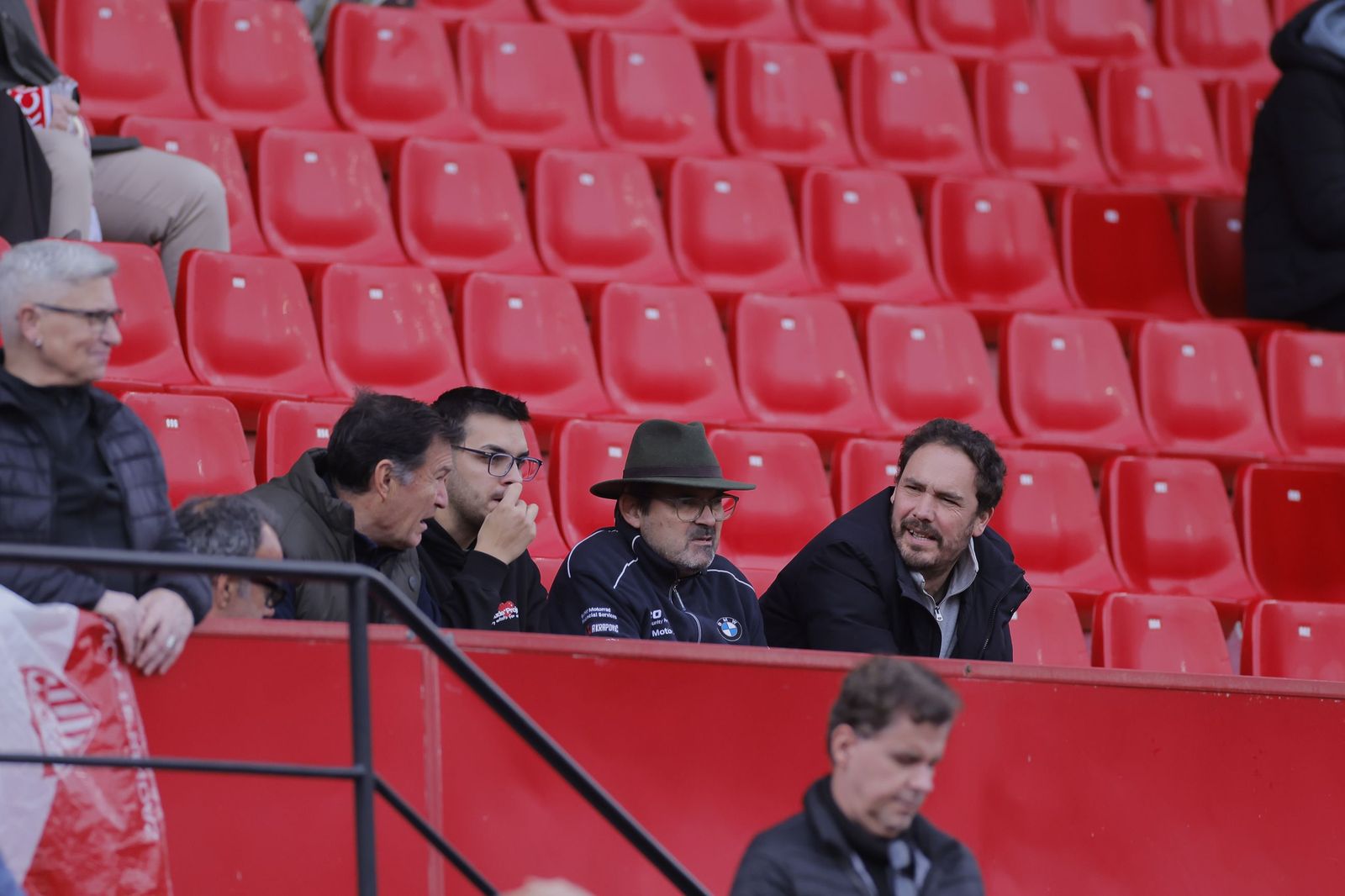 Búscate en las fotos del Sevilla - Girona