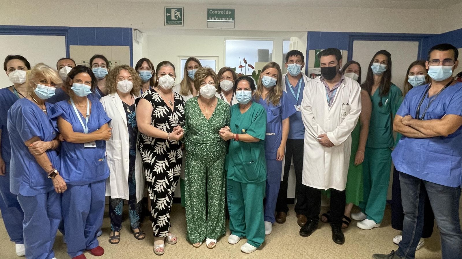 Equipo de profesionales que ha tratado a la paciente.