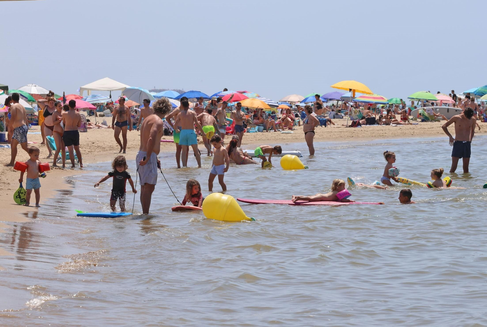 Ambiente de este fin de semana en las playas de Huelva.