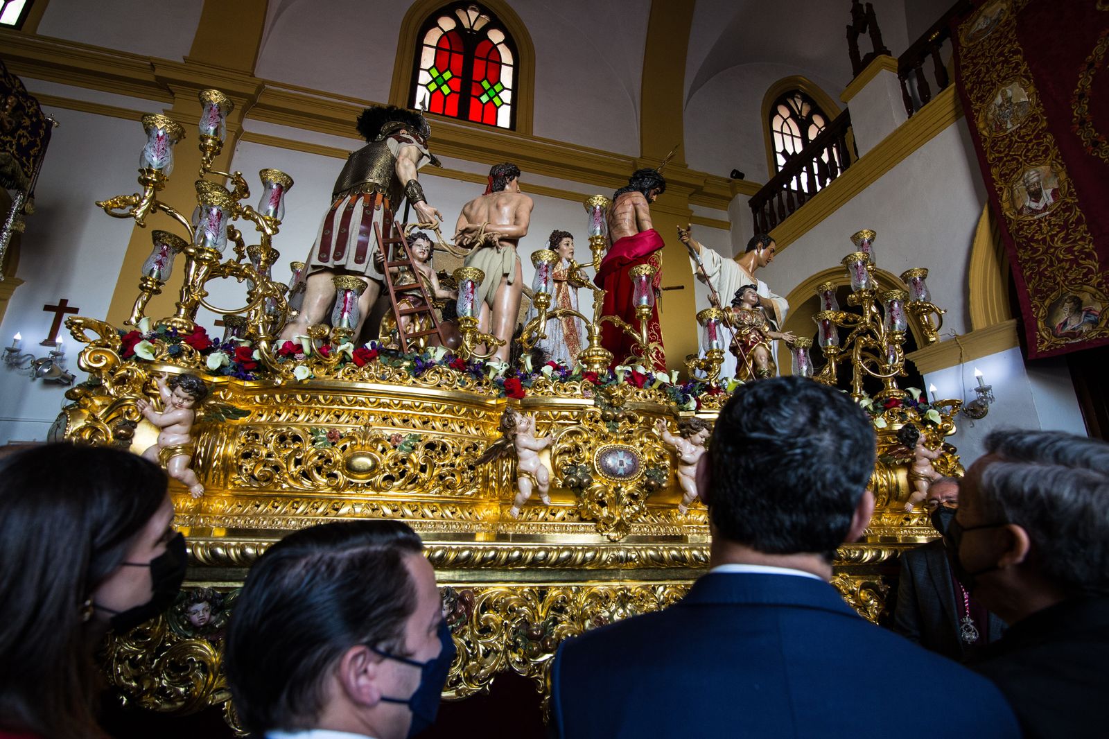 Así ha sido la visita del presidente de la Junta a las hermandades del Lunes Santo de San Fernando