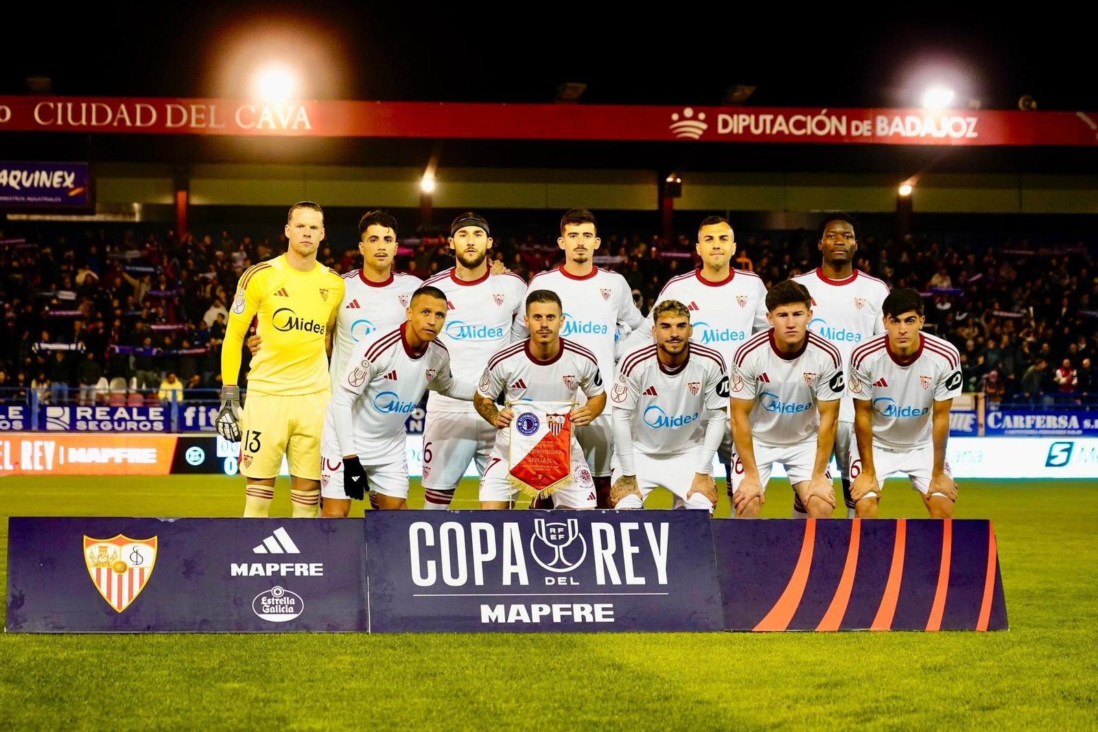 El once del Sevilla en Almendralejo ante el Extremadura.