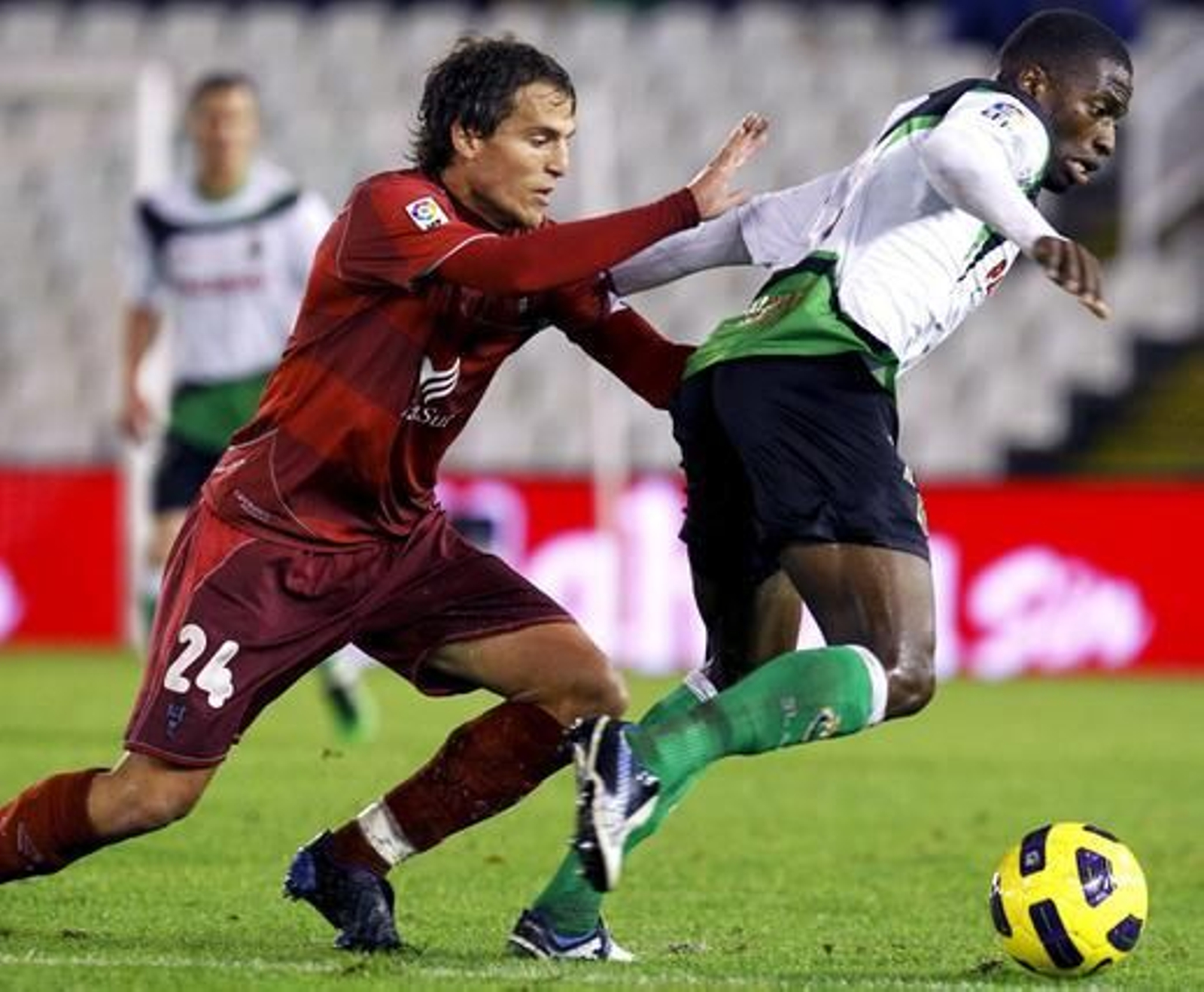 El Córdoba hace valer la renta de la ida y pasa a octavos de la Copa del Rey pese a perder  3-1 en Santander. / EFE