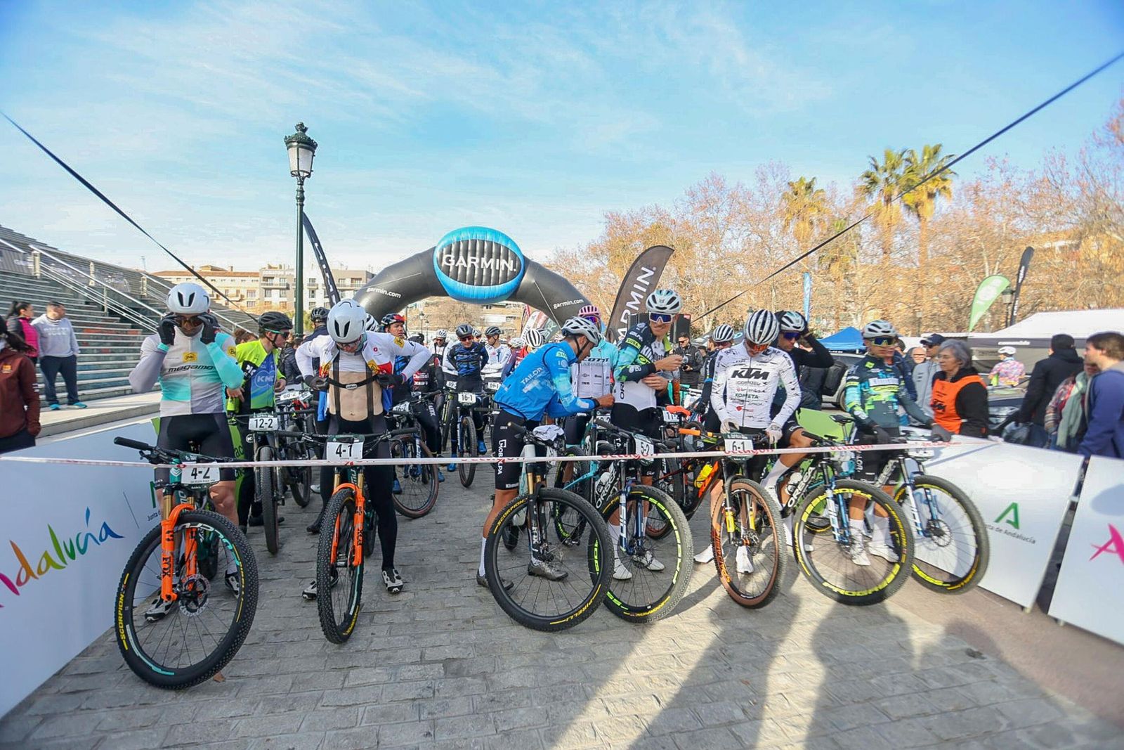 Las mejores imágenes de la primera etapa de la Andalucía Bike Race