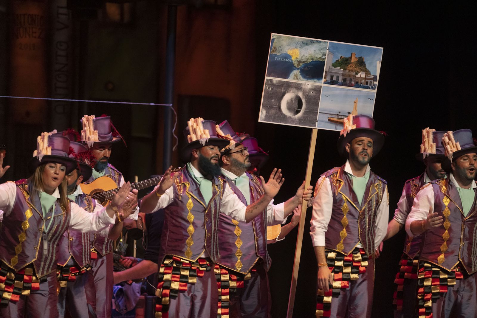 Imágenes de la actuación de la comparsa ‘El pregón’ de Huelva en el Carnaval Colombino