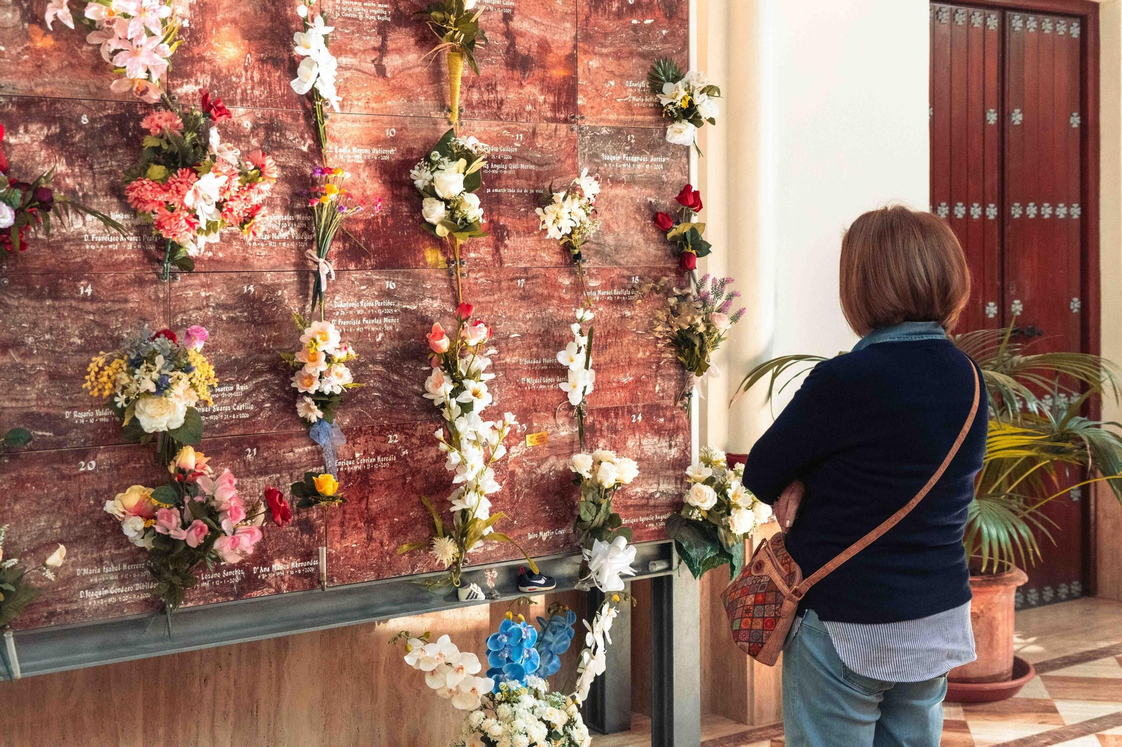 Las imágenes del Día de los Santos en el cementerio de Granada