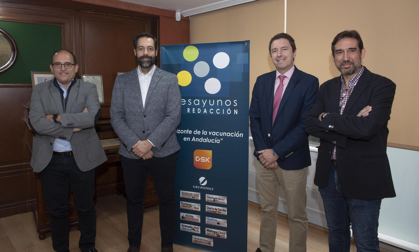 Los participantes en el desayuno coloquio organizado en la sede de Grupo Joly.