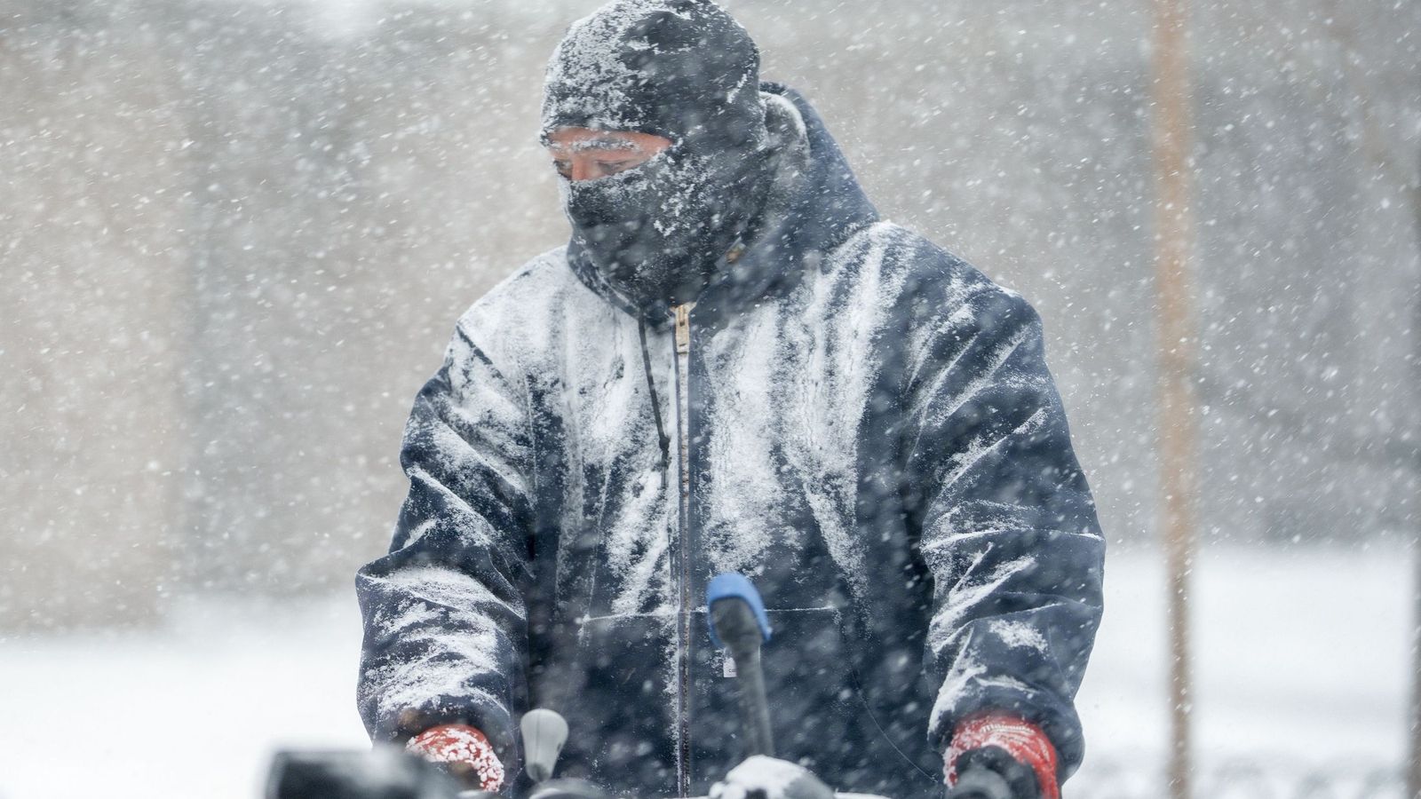 Las gélidas y blancas imágenes que deja la monstruosa tormenta de EEUU