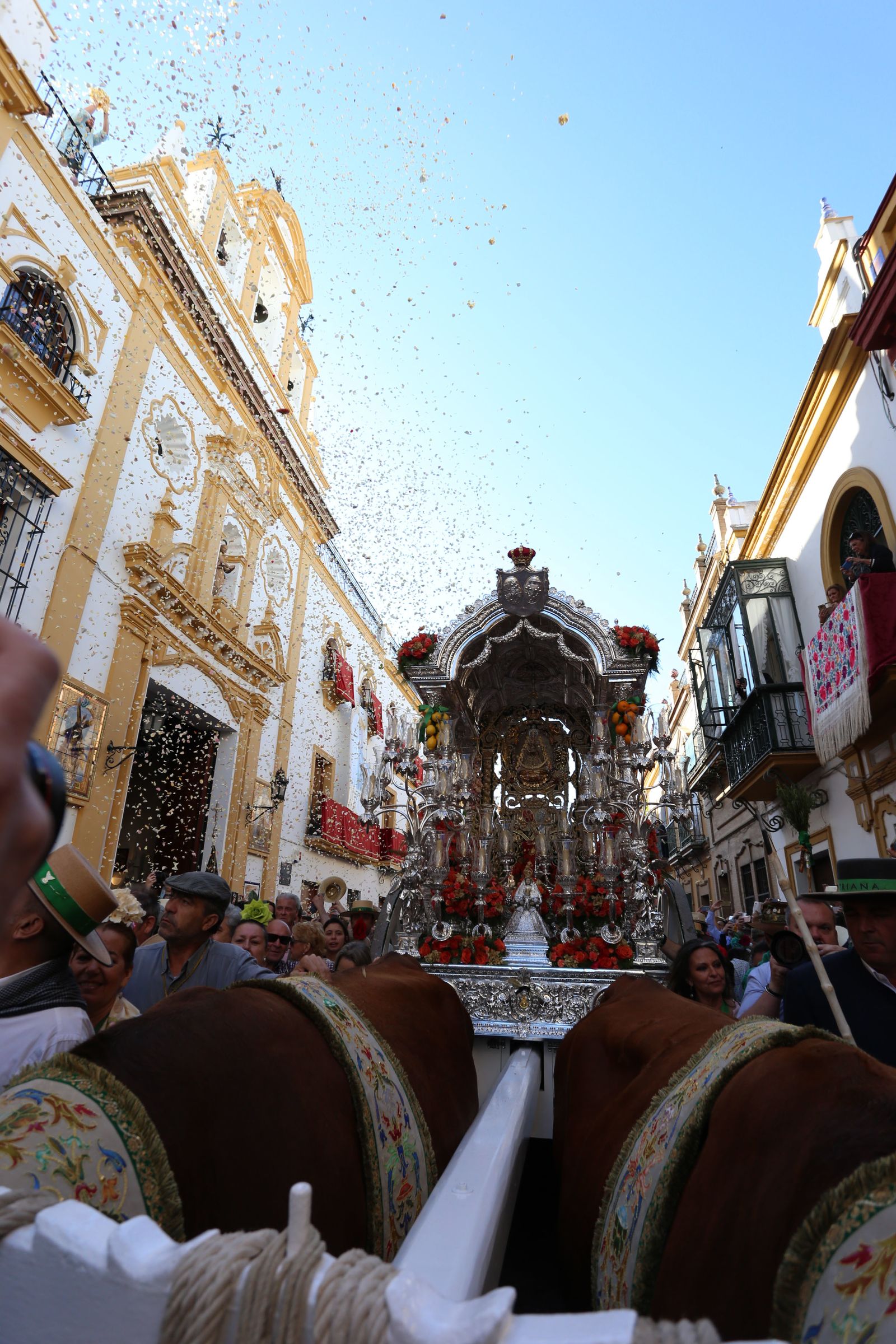 Salida de la Hermandad del Rocío de Triana