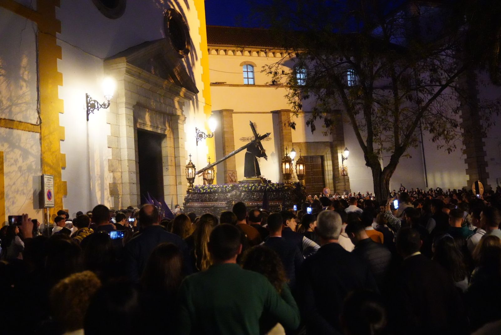 Martes Santo en Pozoblanco: La procesión de Jesús Nazareno y los Dolores, en fotografías