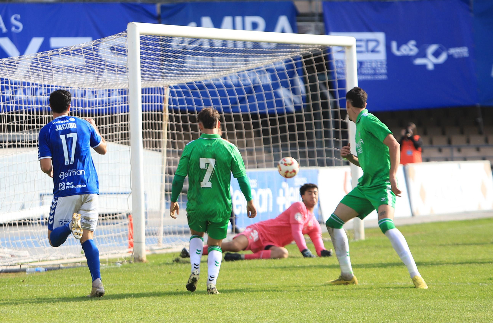 Imágenes del amistoso entre el Xerez DFC - Betis Deportivo