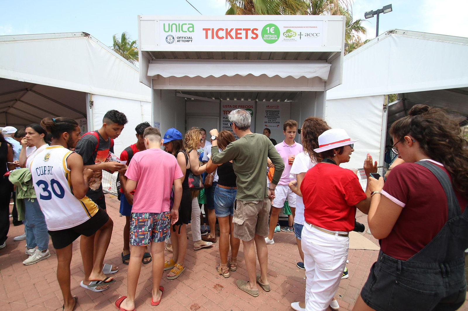 Fotogalería del récord Guinnes del gazpacho más grande del mundo