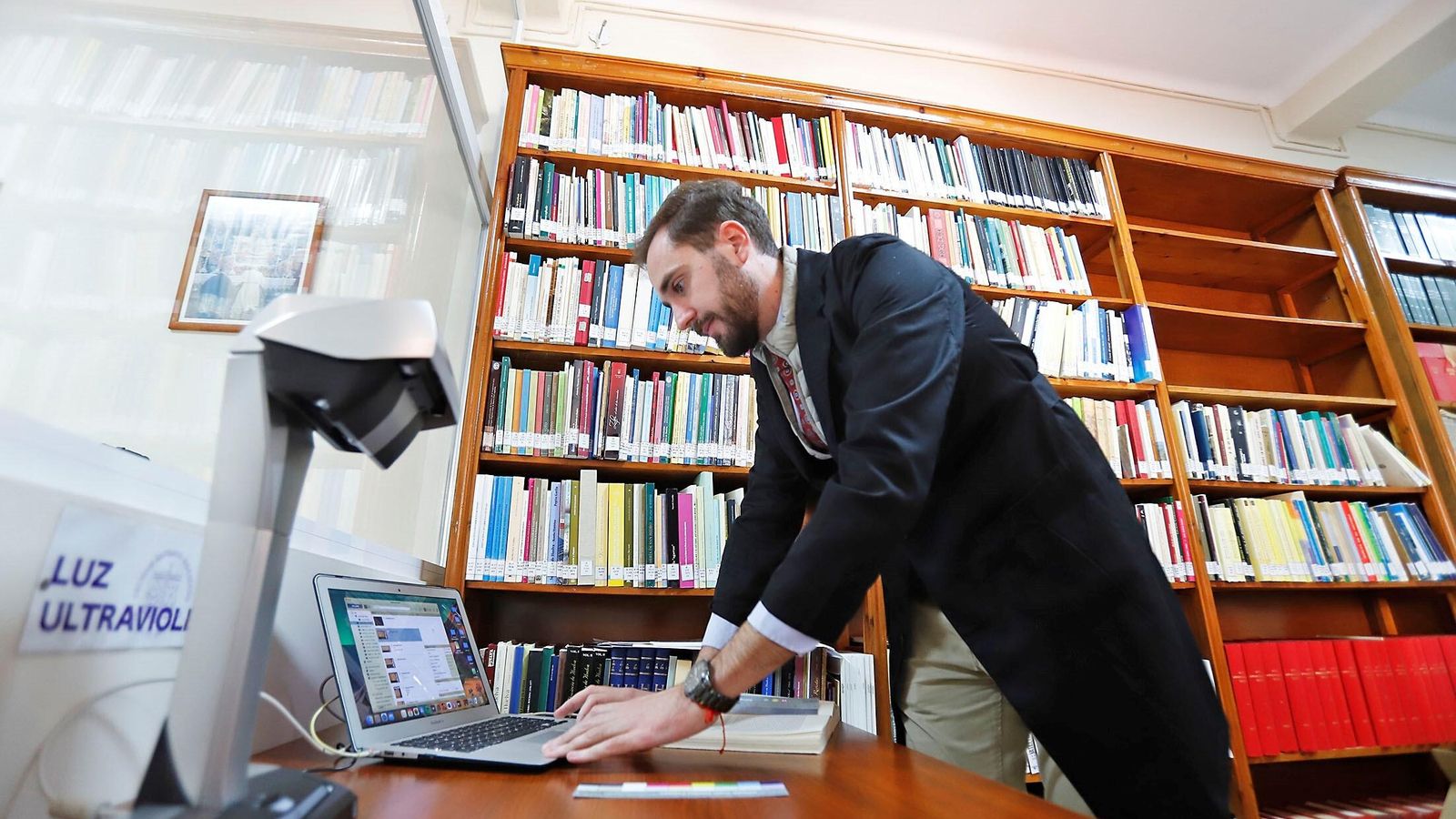 José Luis realiza los trabajos de digitalización desde la empresa Ágora. José Luis realiza los trabajos de digitalización desde la empresa Ágora.