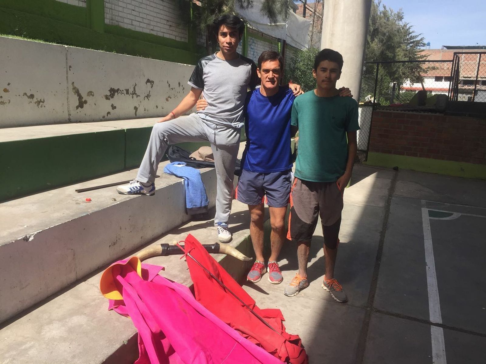 El torero Torres Jerez entrenando en Perú junto a Óscar Miguel y Rodrigo González.