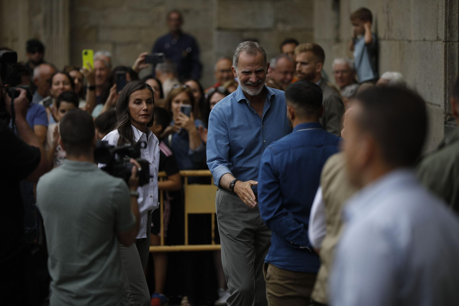 Las fotos de la visita de los Reyes a las zonas afectadas por los incendios en Sanabria y Las Médulas