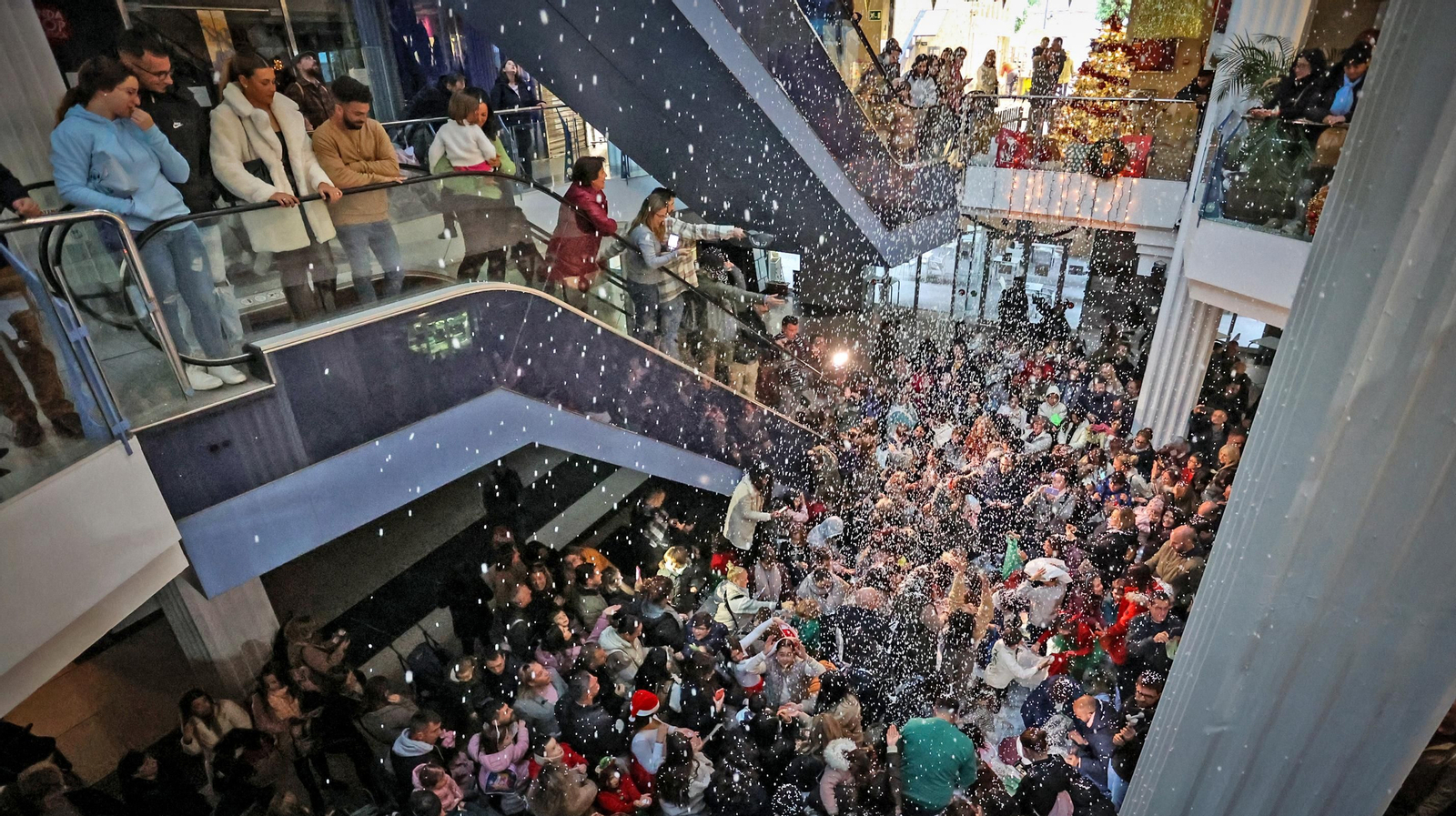 Nieve en el C.C. Los Cisnes de Jerez