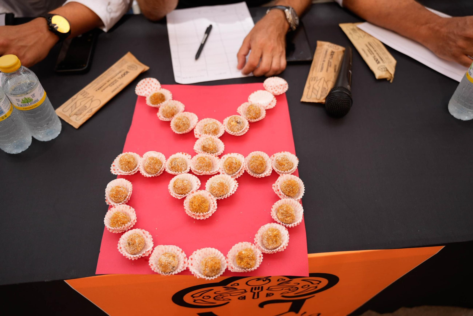 La Cofradía del Tomate y la semifinal del concurso gastronómico de la Feria de Almería, en imágenes