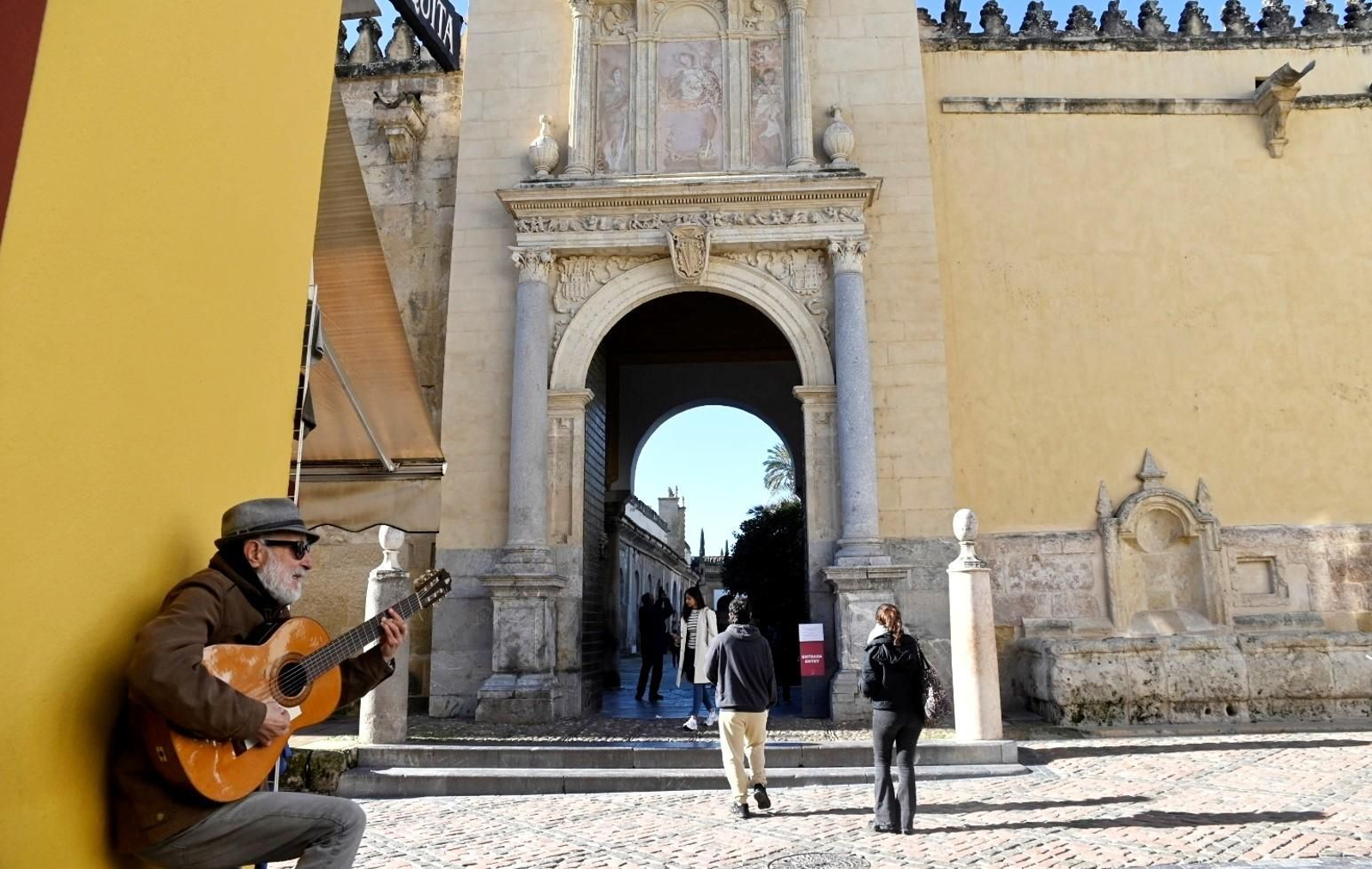 Una de las puertas de acceso a la Mezquita-Catedral.