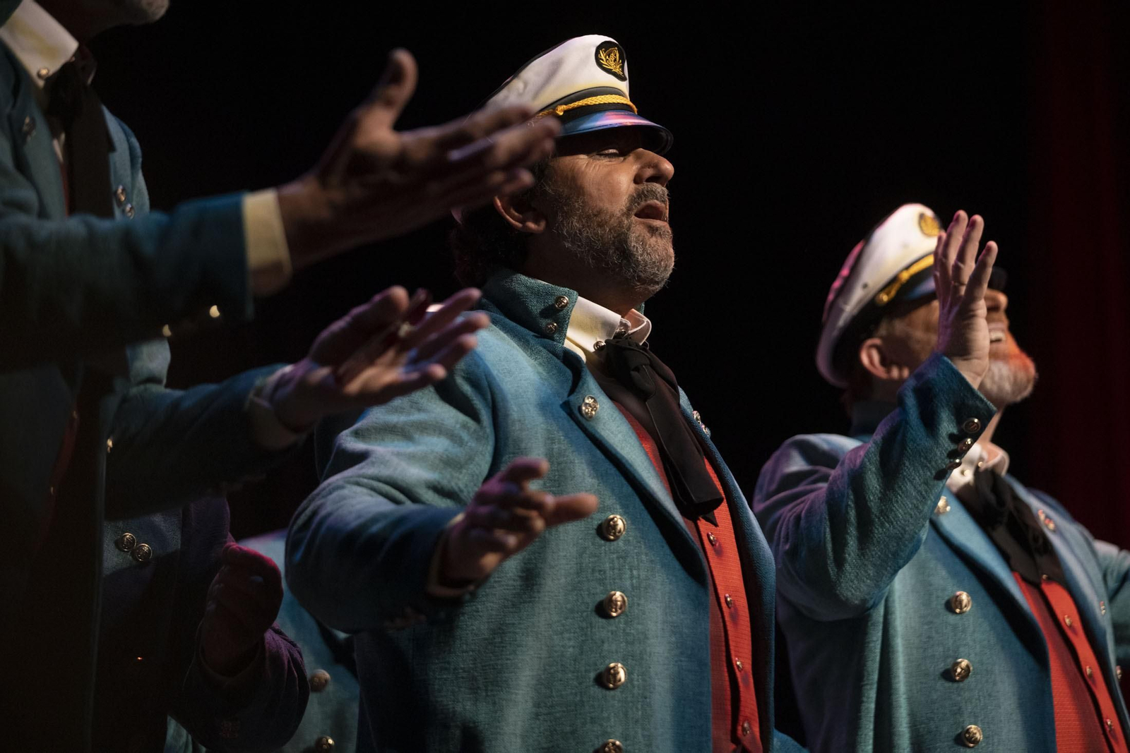 Imágenes de la actuación de la comparsa de Punta Umbría 'El último romántico' en el Carnaval Colombino