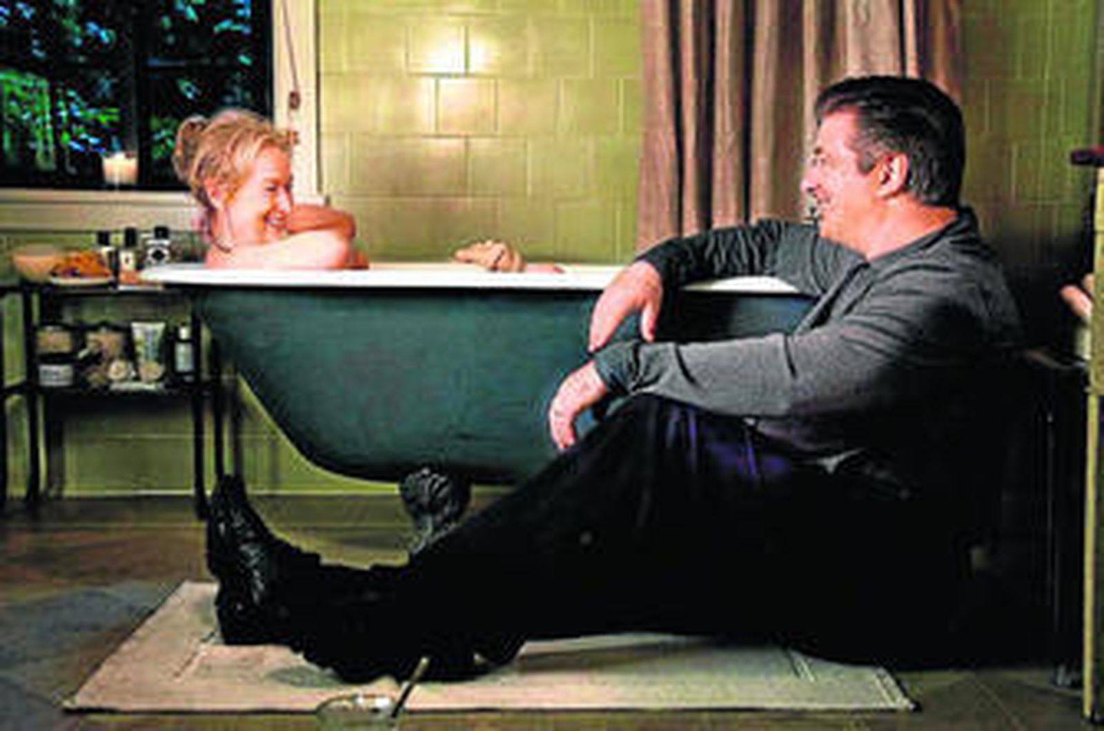 Meryl Streep y Alec Baldwin, en una escena de la película de Nancy Meyers.