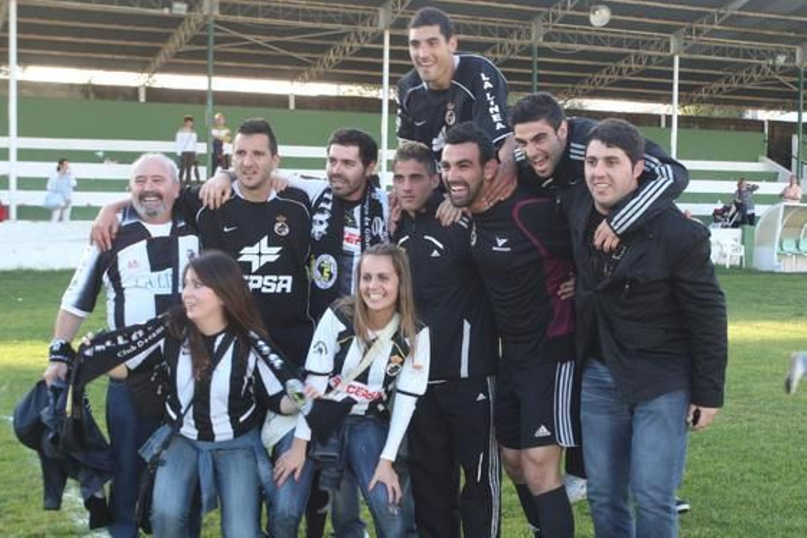 Los linenses empatan sin goles en Puerto Real y celebran el título de campeón de Liga.

Foto: Paco Guerrero