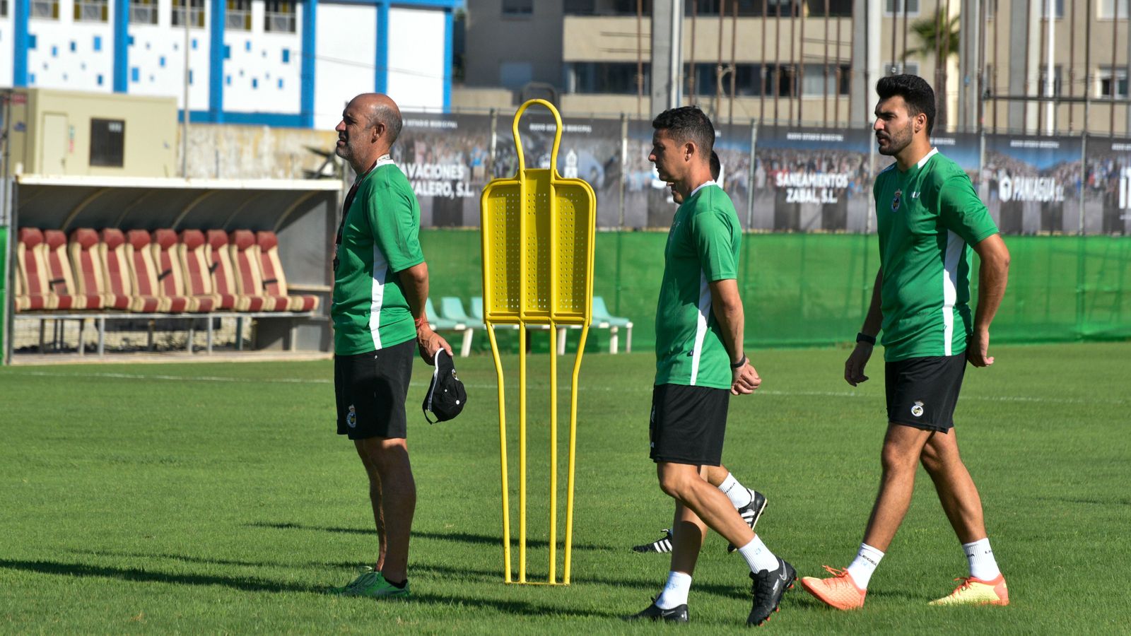 Entrenamiento de la Balona en el estadio Municipal de La Línea