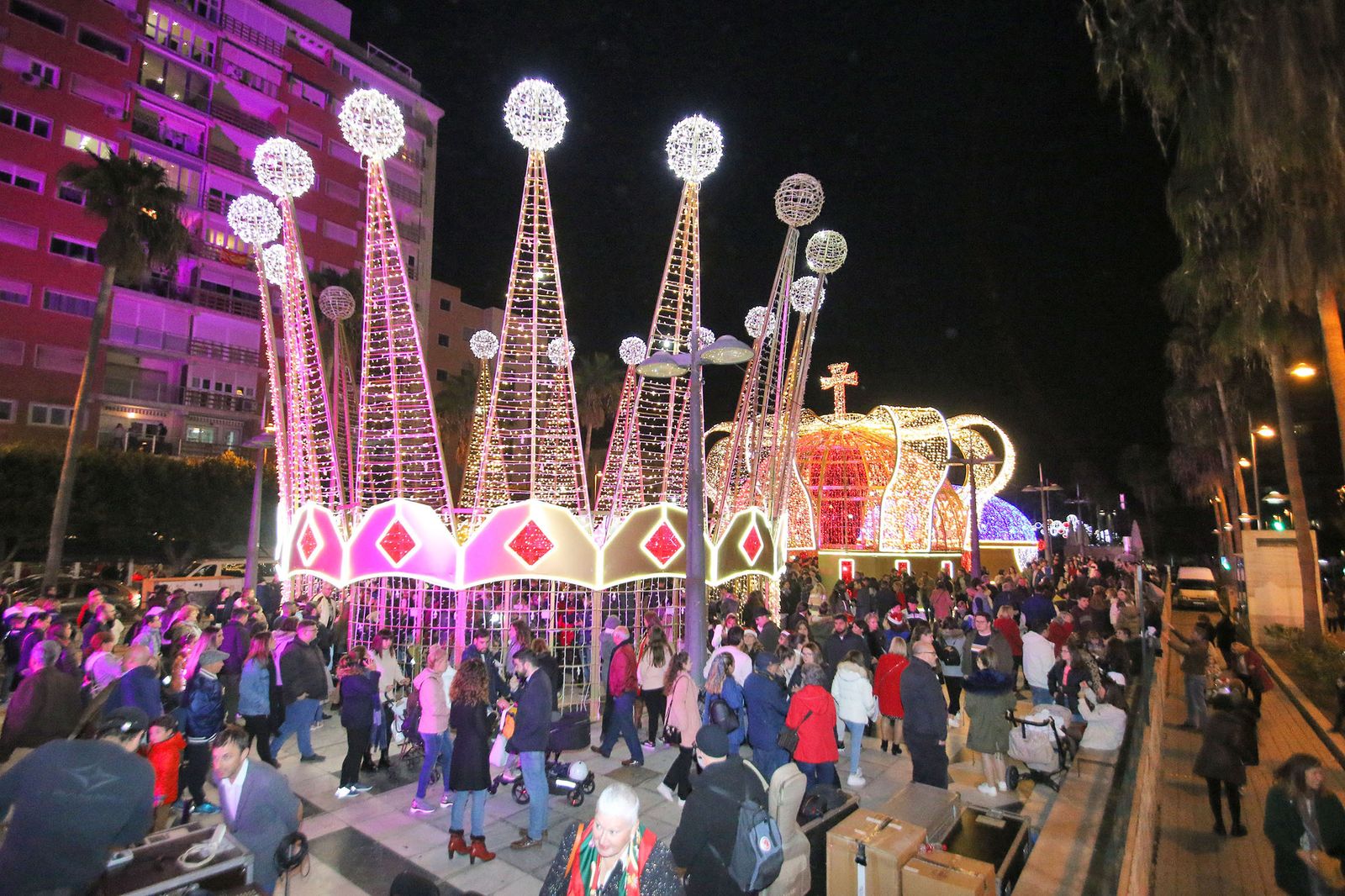 Las imágenes del encendido de las coronas de los Reyes Magos