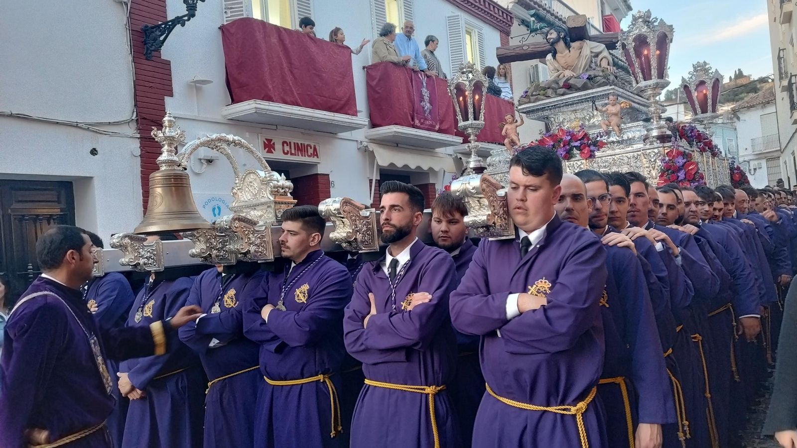 Nuestro Padre Jesús del Gran Poder en su Tercera Caída de Vélez-Málaga desfila por el centro histórico del municipio
