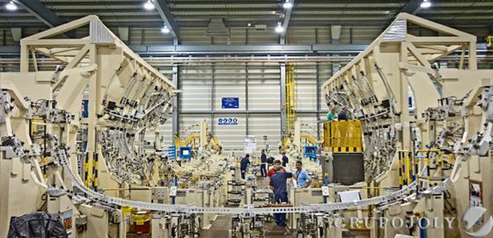 Las distintas fases en la cadena de montaje del HTP y la Belly Fairing del A380 de Airbus, paso a paso.  Foto: Julio Gonzalez