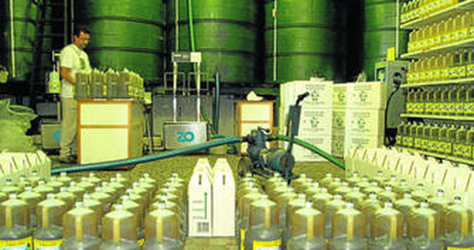 La exportación de aceites envasados se ha mantenido muy estable pese a la escasa producción del año pasado.