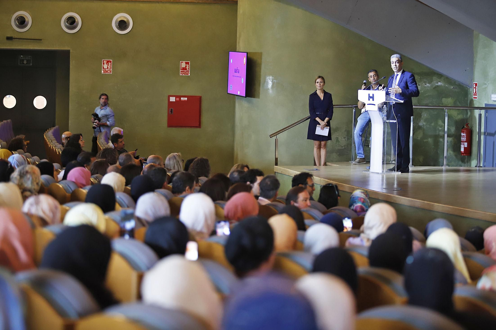 Imágenes de la entrega de los diplomas a las mujeres que han participado en el programa Wafira. Imágenes de la entrega de los diplomas a las mujeres que han participado en el programa Wafira.