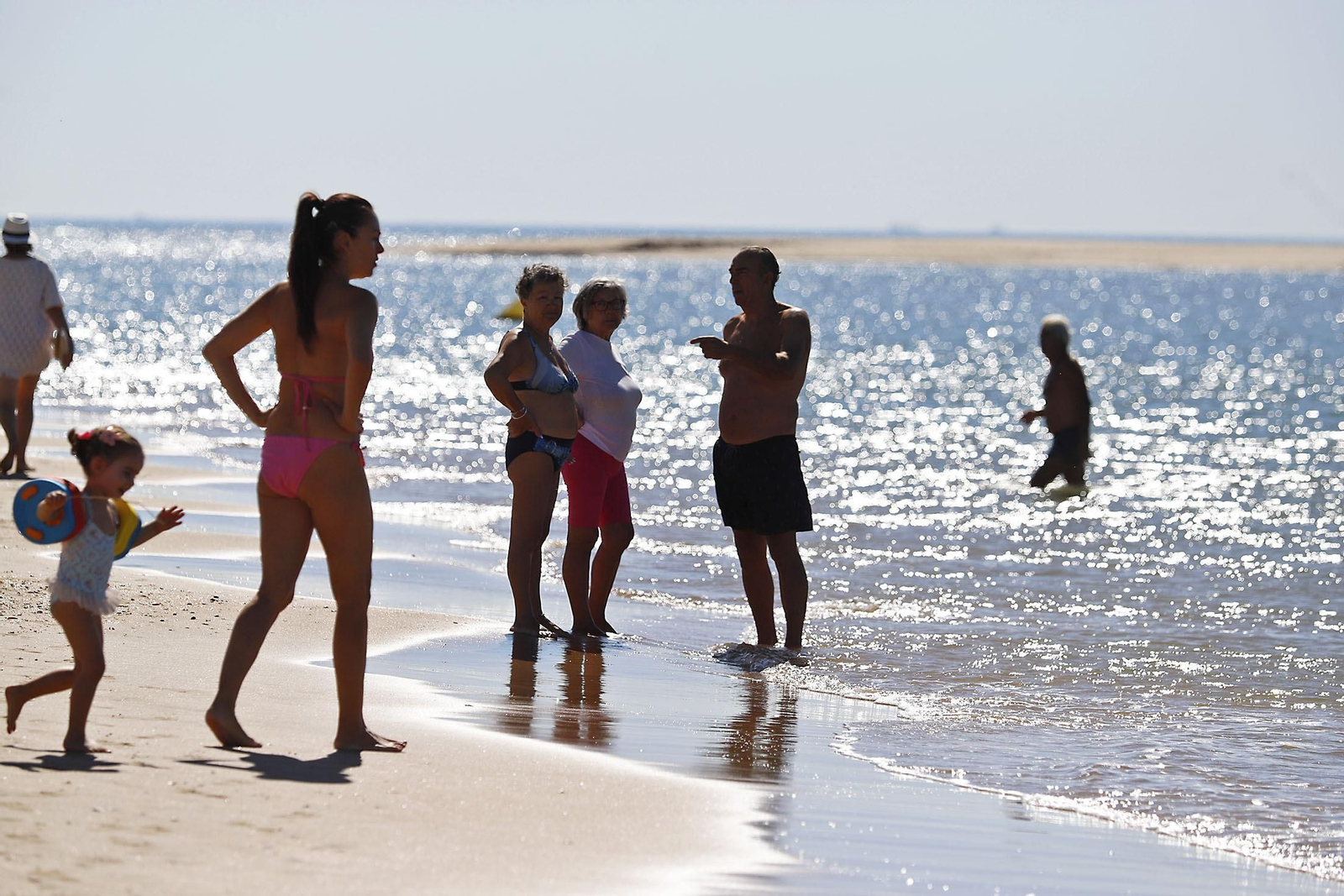 Las playas de Huelva se llenan a finales de septiembre por el buen tiempo