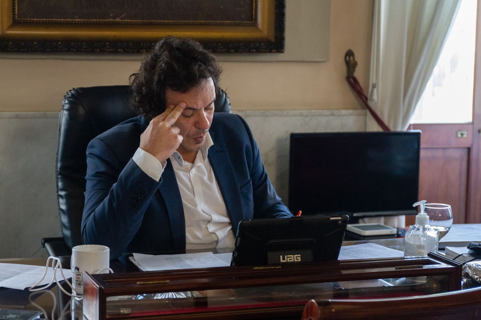 El alcalde, en su despacho durante el pleno de este viernes.