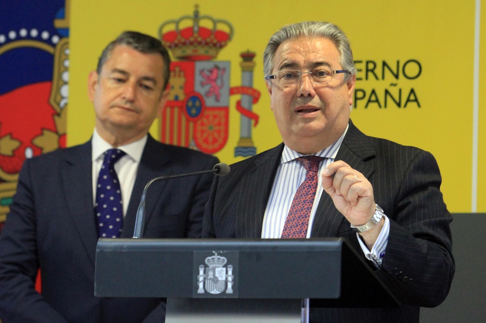 Juan Ignacio Zoido, ministro del Interior, presenta en la Comandancia de la Guardia Civil la nueva versión de AleryCops y el dispositivo del Rocío y posteriormente acude a la Diputación de Huelva para visitar la exposición sobre el terrorismo, en imágenes