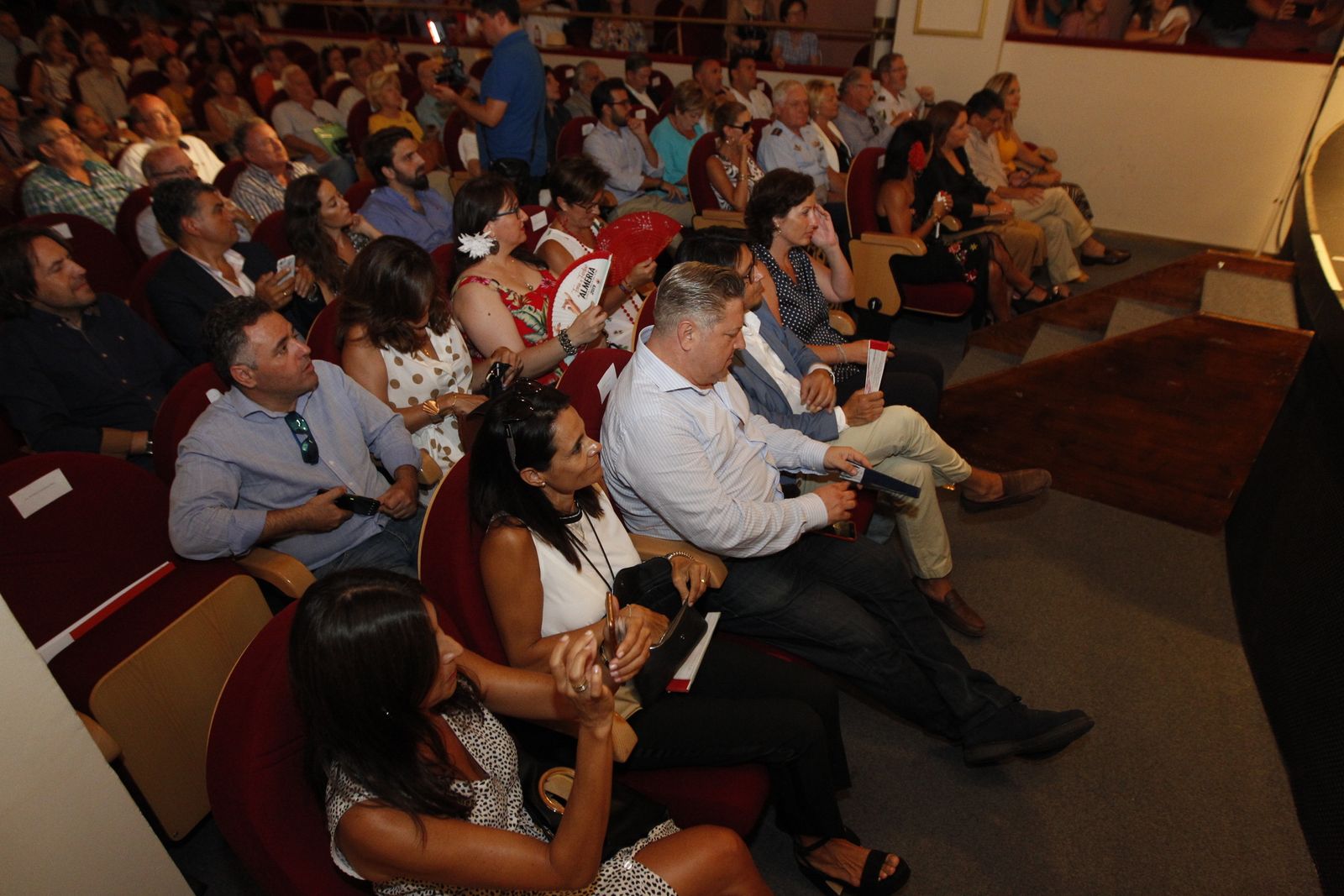 Fotogalería entrega capote de paseo al torero Ginés Marín. Feria de Almería 2019
