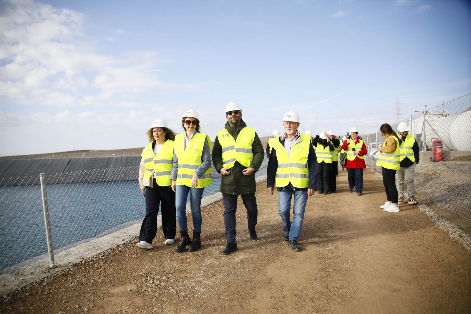 María Jesús Montero visita las obras de la balsa general de regulación de la Comarca de Usuarios Aguas de Níjar, en imágenes