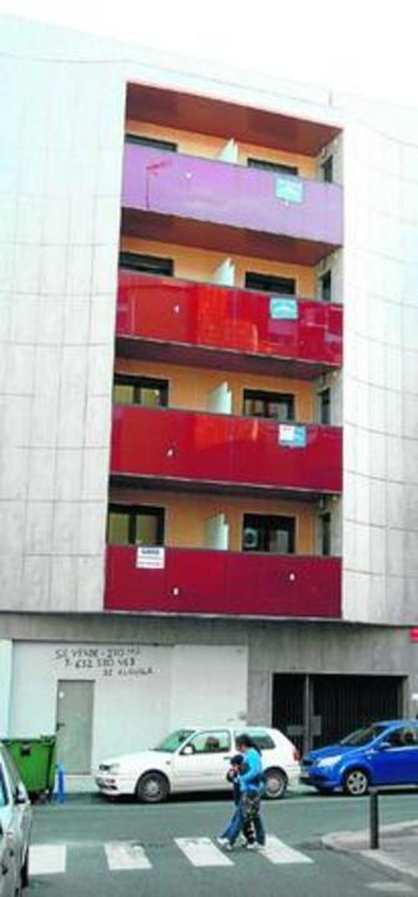 Bloque nuevo de viviendas en venta, ubicado en el barrio de El Matadero de la capital.