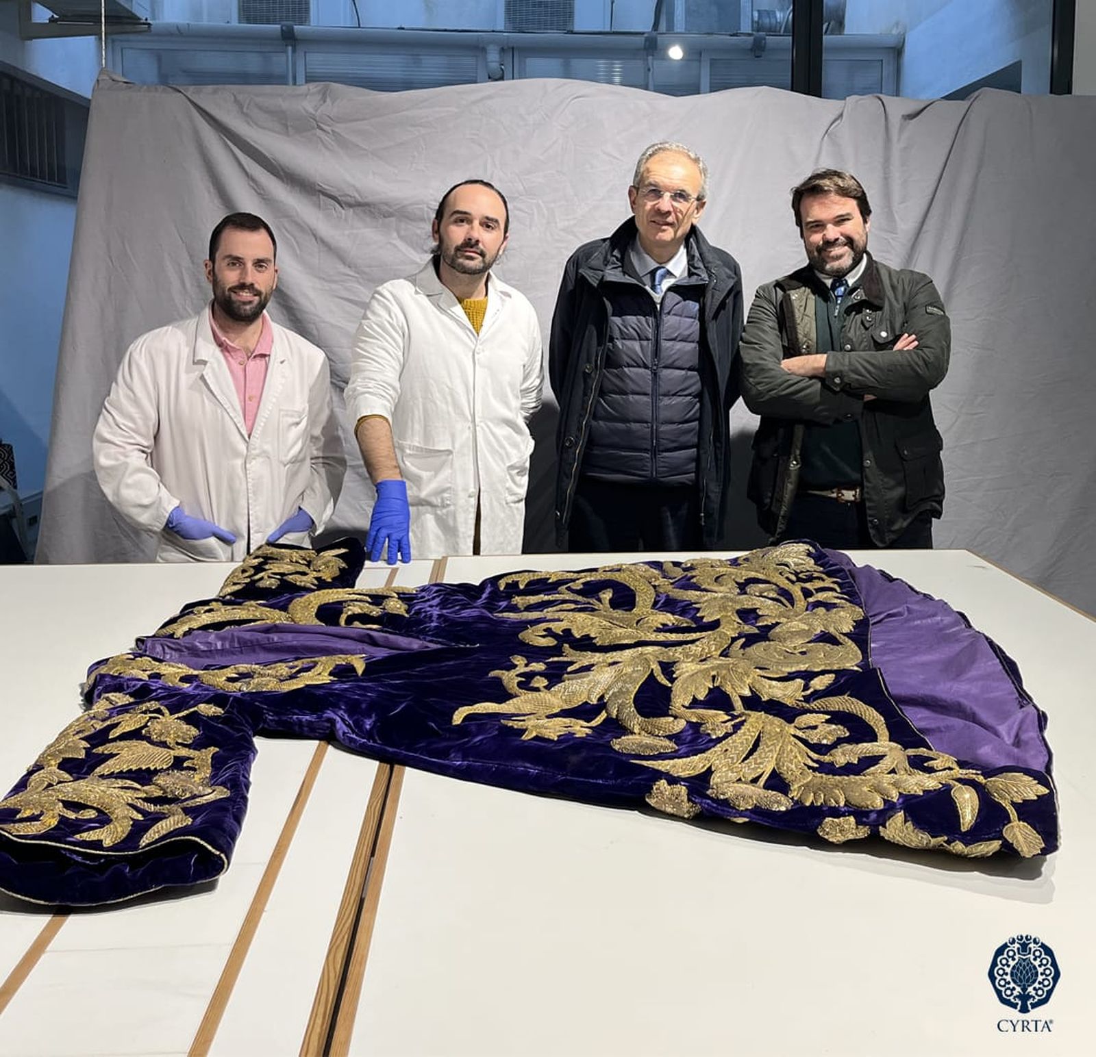 La túnica, ya en el taller de la empresa CYRTA