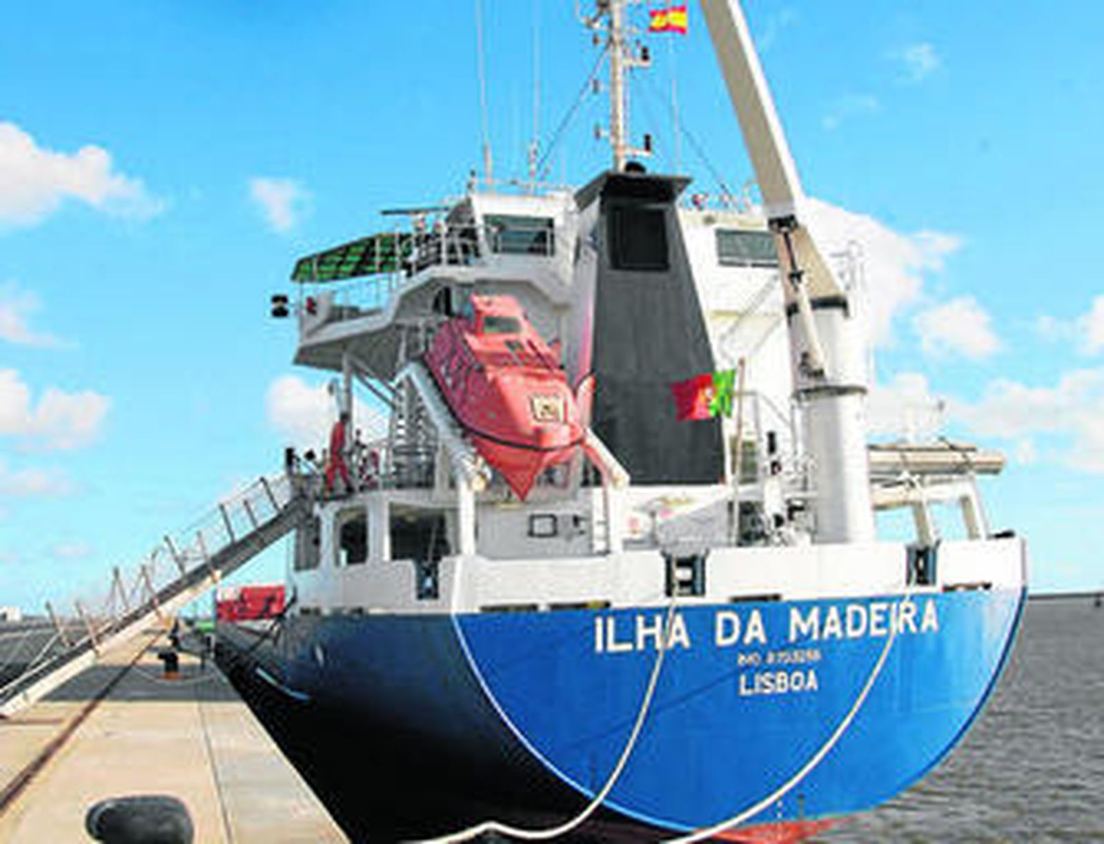 Portacontenedores Ilha da Madeira, en el Muelle Sur de Huelva.