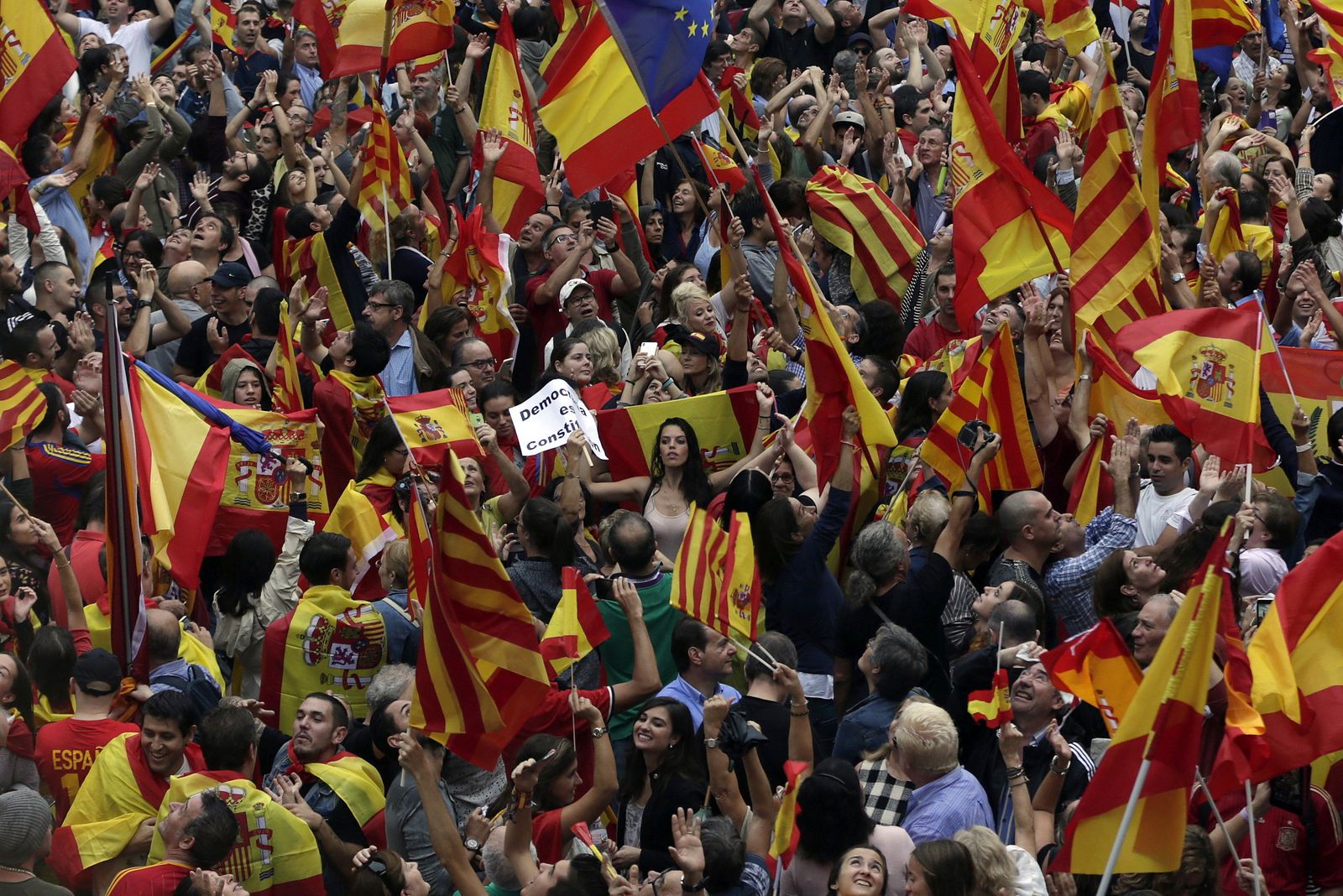 La marcha por la "unidad de España" en Barcelona, en imágenes