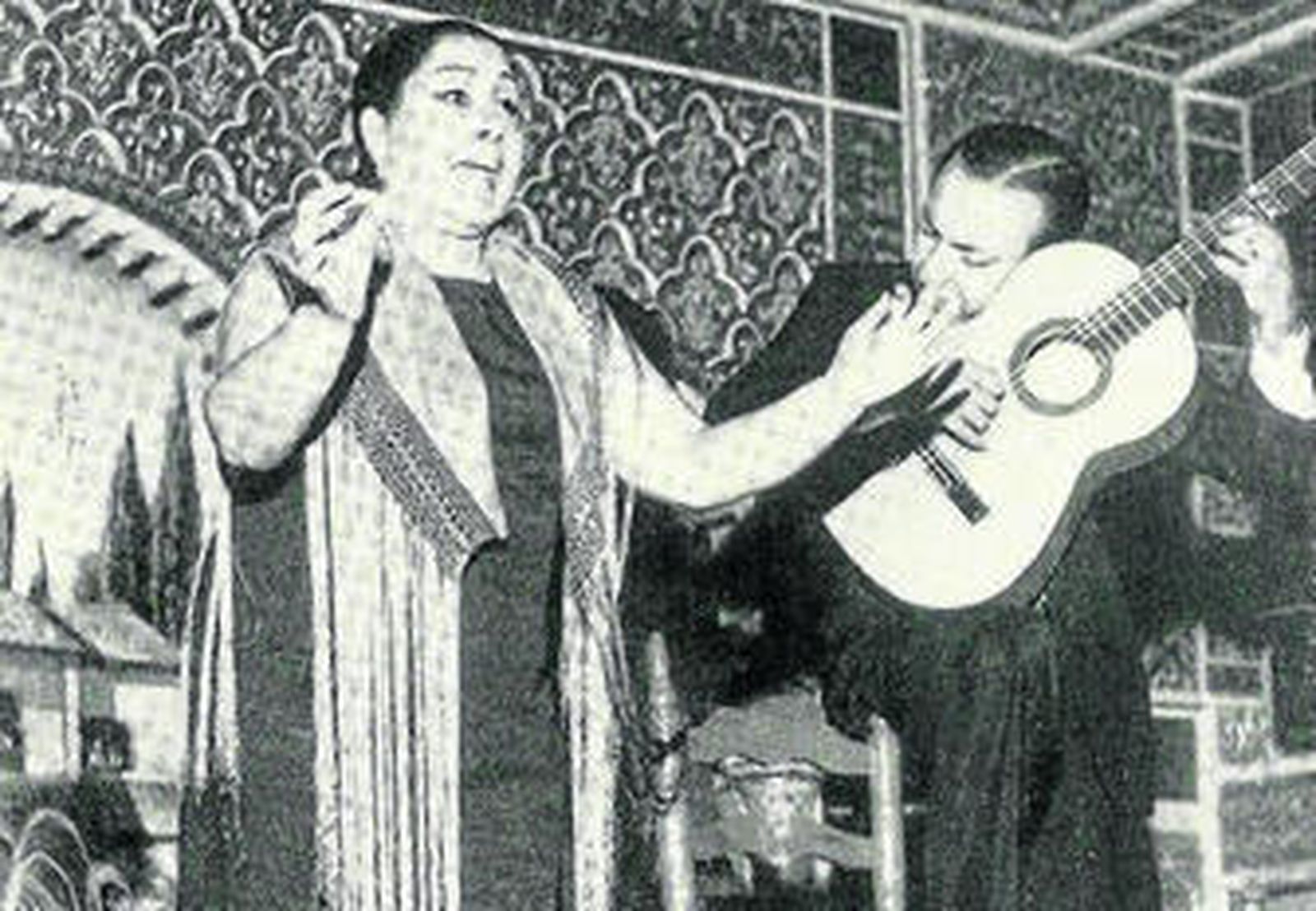 La Perla de Cádiz durante una actuación con el maestro Paco Cepero.