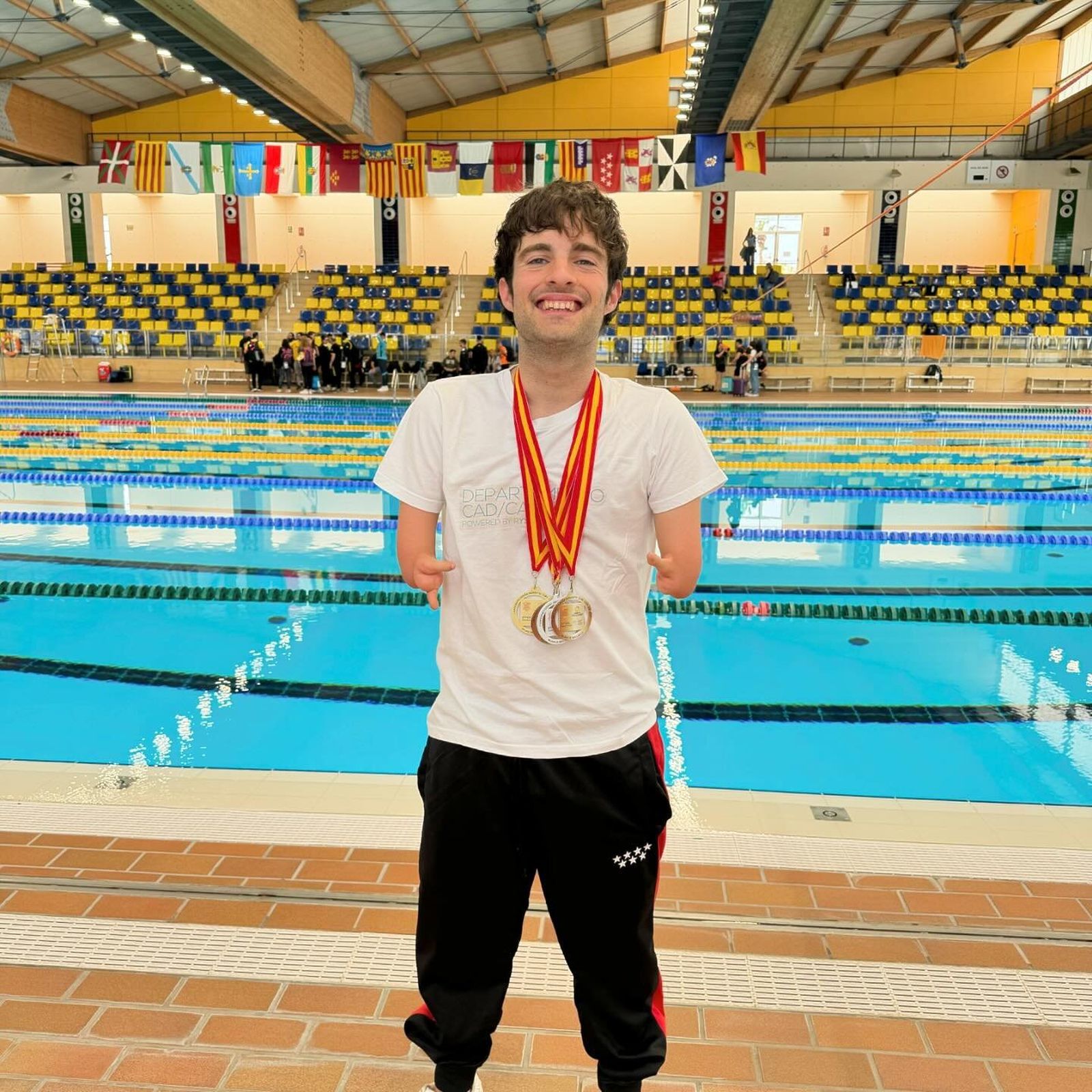 David Sánchez con sus medallas conseguidas en el Campeonato de España por comunidades